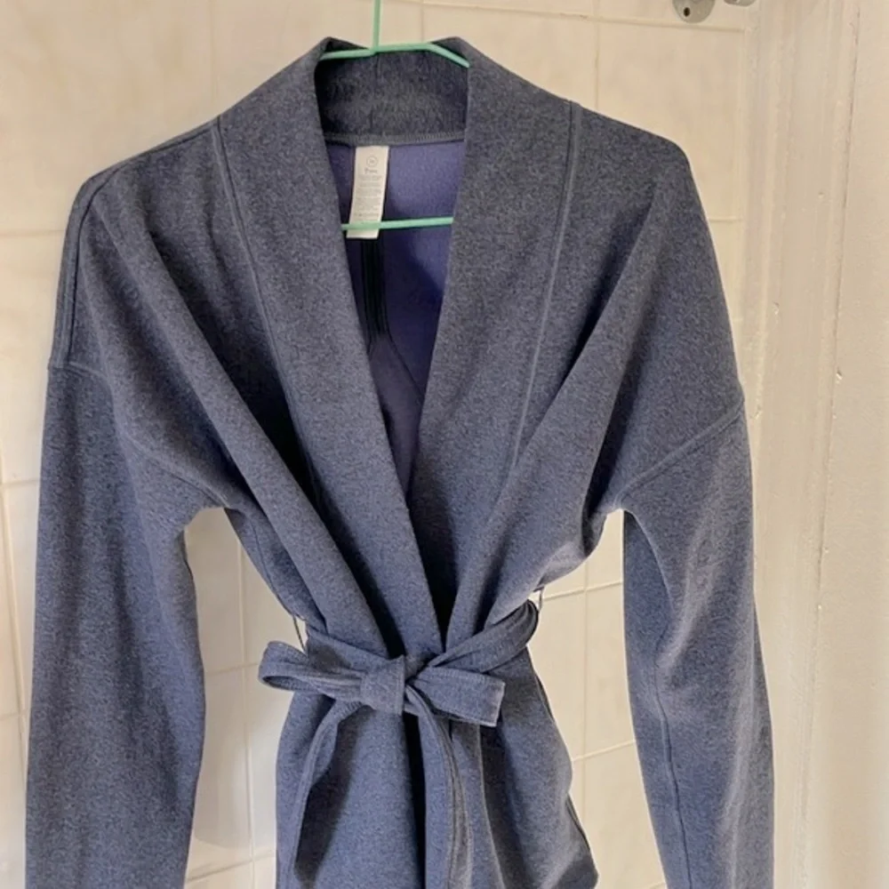 Ivivva by Lululemon purple blue heather girls wrap jacket in size 14